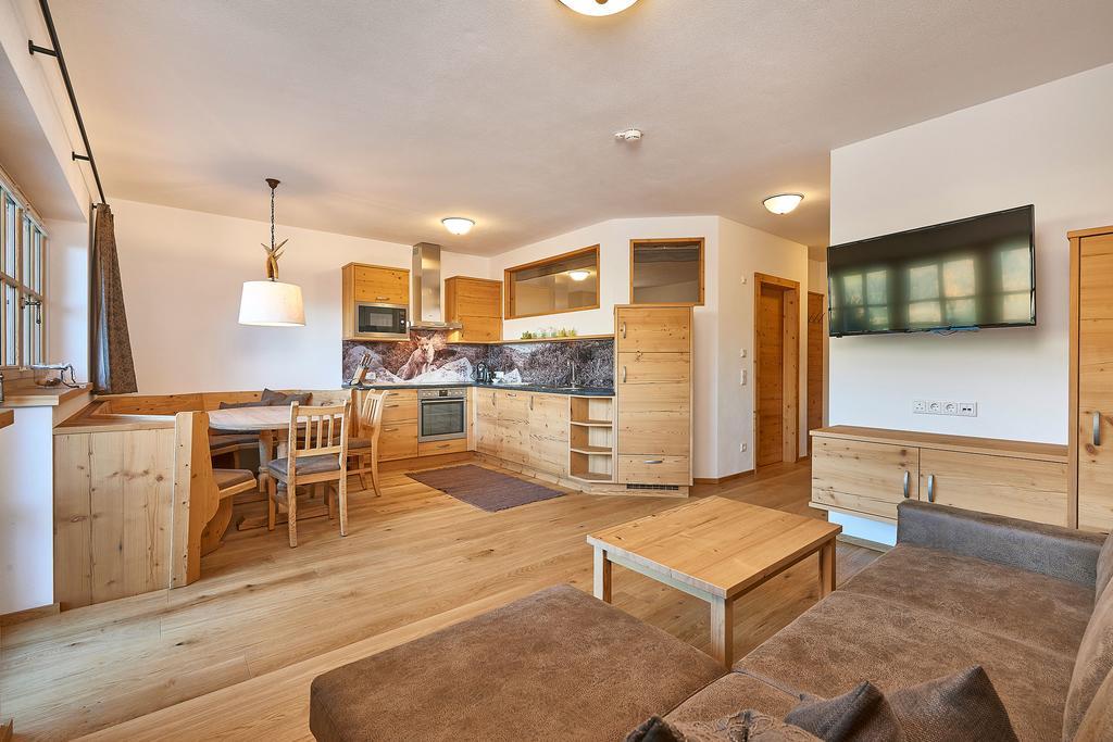 Berg- & Seeblick Pfefferbauer Zell am See Room photo